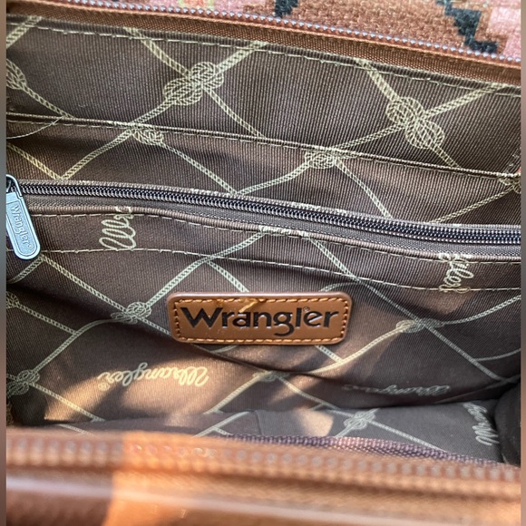 Like new! Wrangler Aztec crossbody/tote purse, Lovely warm Carmel color theme. - Picture 5 of 8